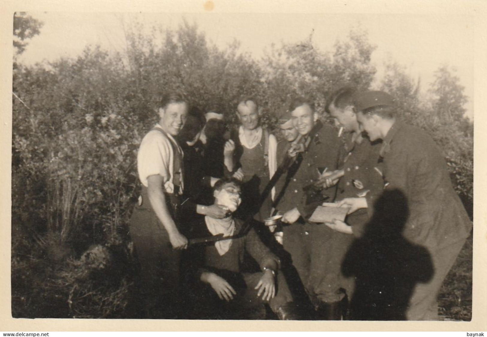 D267  - DEUTSCHLAND - WW2  --  SOLDATEN, ORDEN  --    ORIGINAL  KLEINE  PHOTO - 1939-45