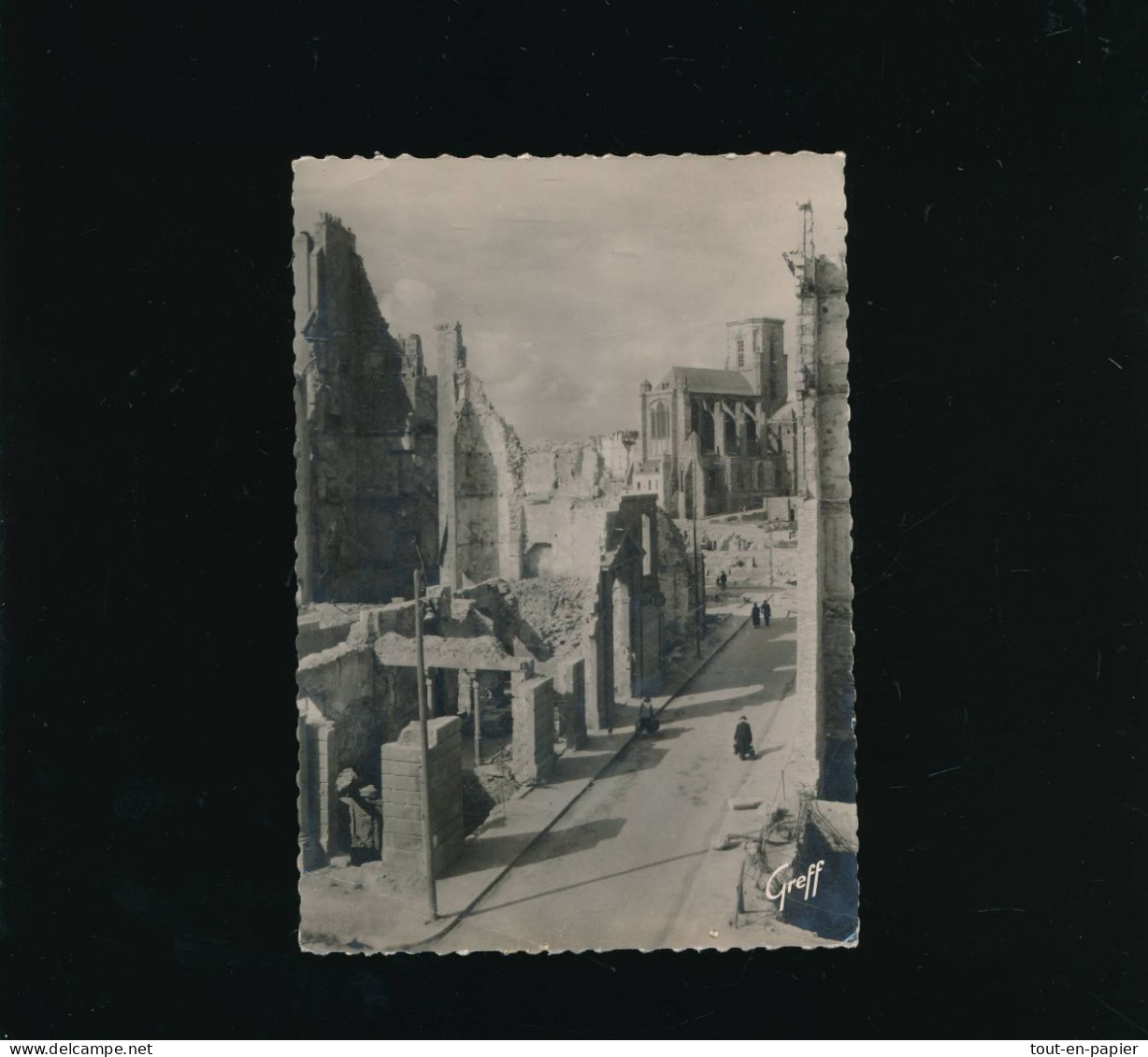 CPSM  35 Saint Malo En  Ruines   Greff -  Voyagée 1947 Rue St-Vincent Et La Cathédrale - Saint Malo