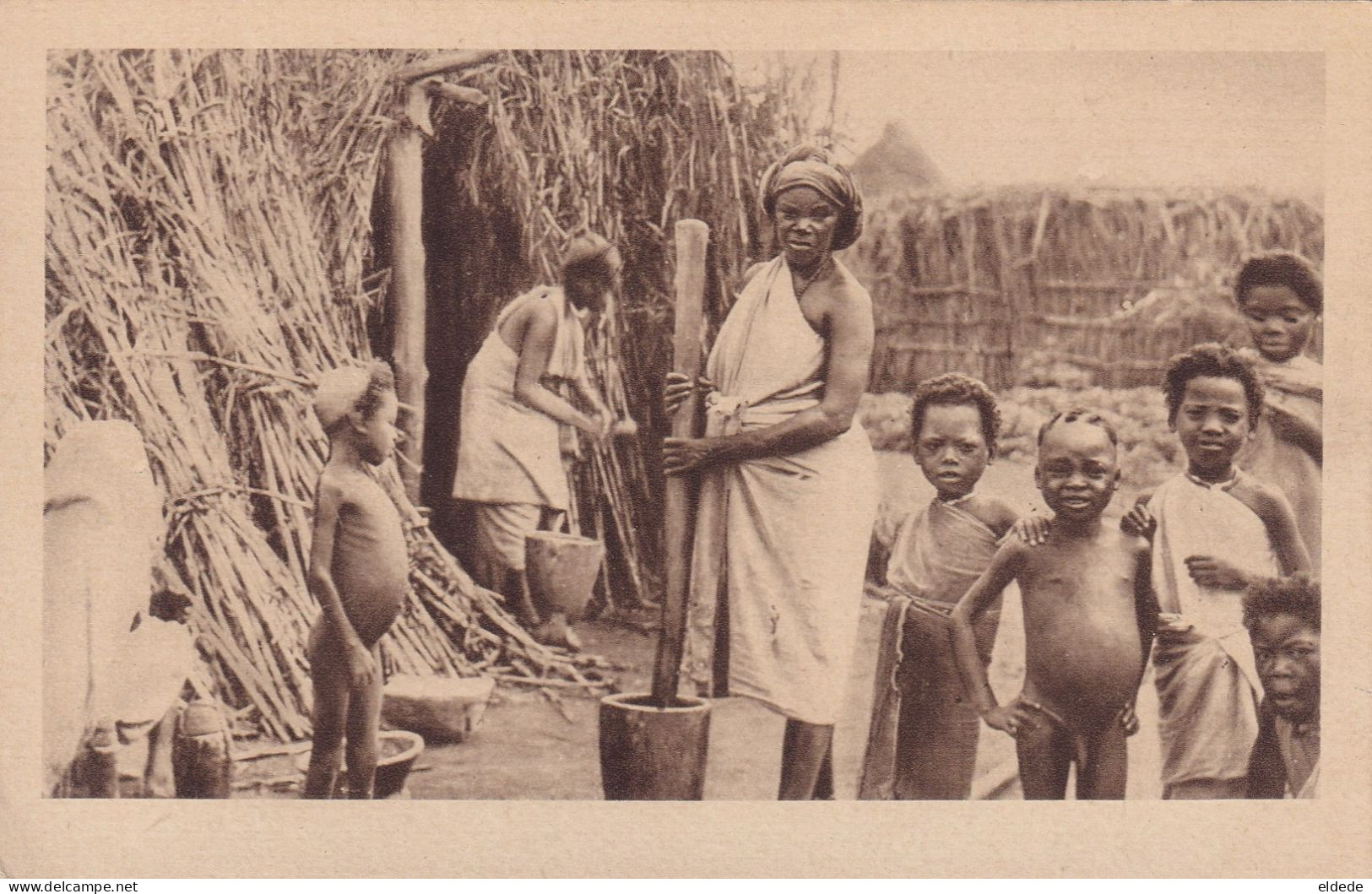 Group De Native Kids And Millet Pounding In Italian Colony In Africa Written From Mombassa Kenya - Afrika