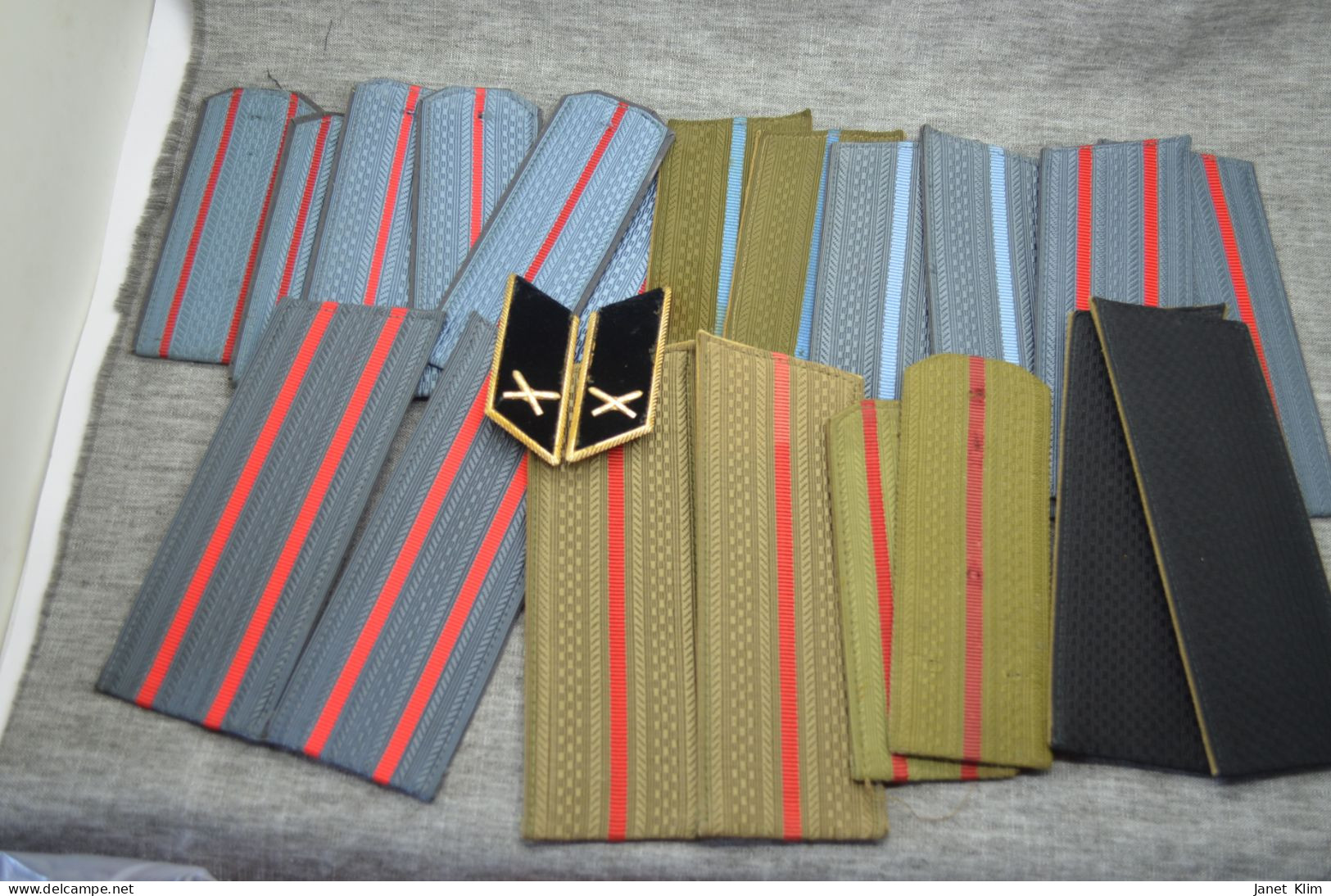 Large Lot Of Vintage USSR Shoulder Straps 11 Pairs - Uniformen