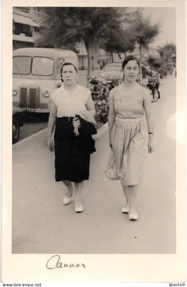 Cannes 1959 Fourgon Peugeot Camionnette  Carte Photo 9x14cm Sans Dos Imprimé  Automobile - Trucks, Vans &  Lorries