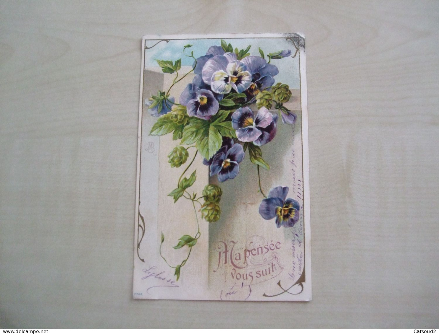 Carte Postale Ancienne En Relief JMA PENSEE VOUS SUIT Pensées - Fleurs