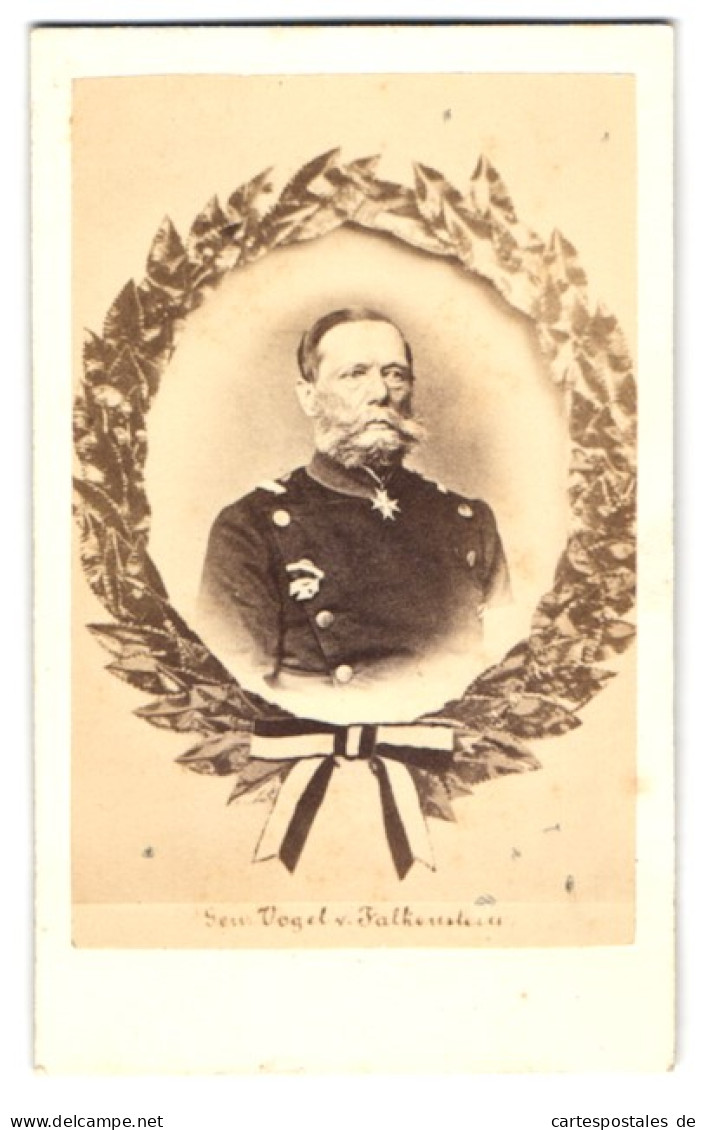 Fotografie Unbekannter Fotograf Und Ort, Eduard Vogel Von Falkenstein, Preussischer General Der Infanterie Mit Orden  - Oorlog, Militair