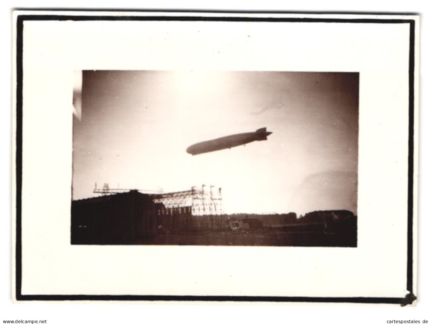 3 Fotografien Ansicht Villingen, Zeppelin über Der Zeppelinhalle Und Mit Schaulustigen  - Places