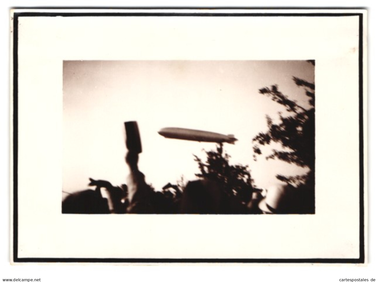 3 Fotografien Ansicht Villingen, Zeppelin über Der Zeppelinhalle Und Mit Schaulustigen  - Places