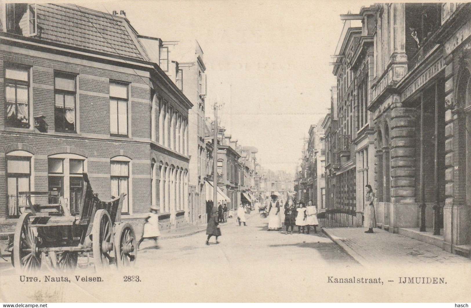 4934 144 IJmuiden, Kanaalstraat. (Achterkant Begint Los Te Raken)  - IJmuiden