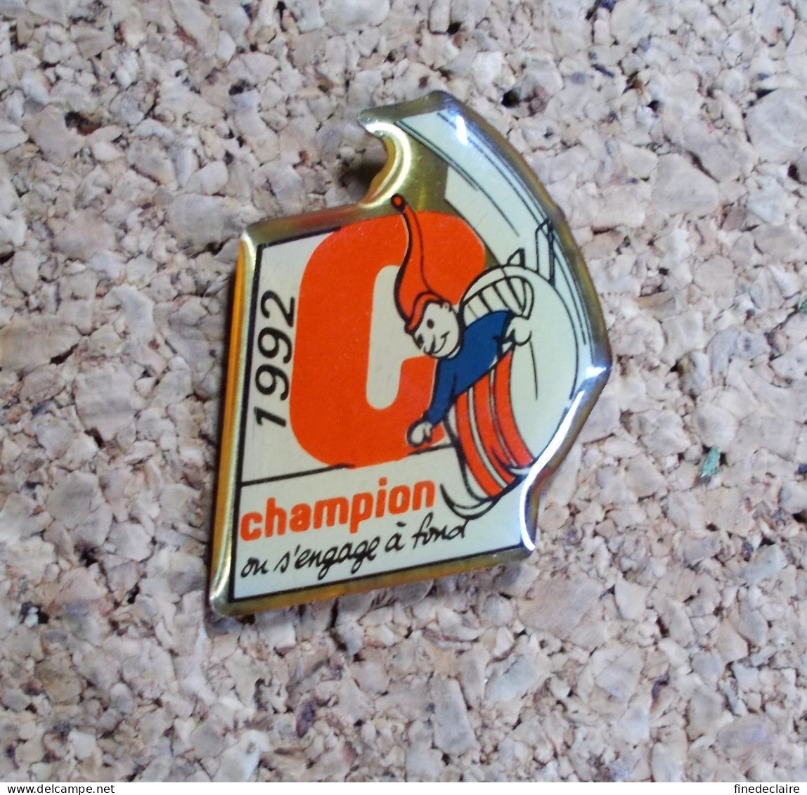Pin's - Champion 1992, On S'engage à Fond - C - Lebensmittel