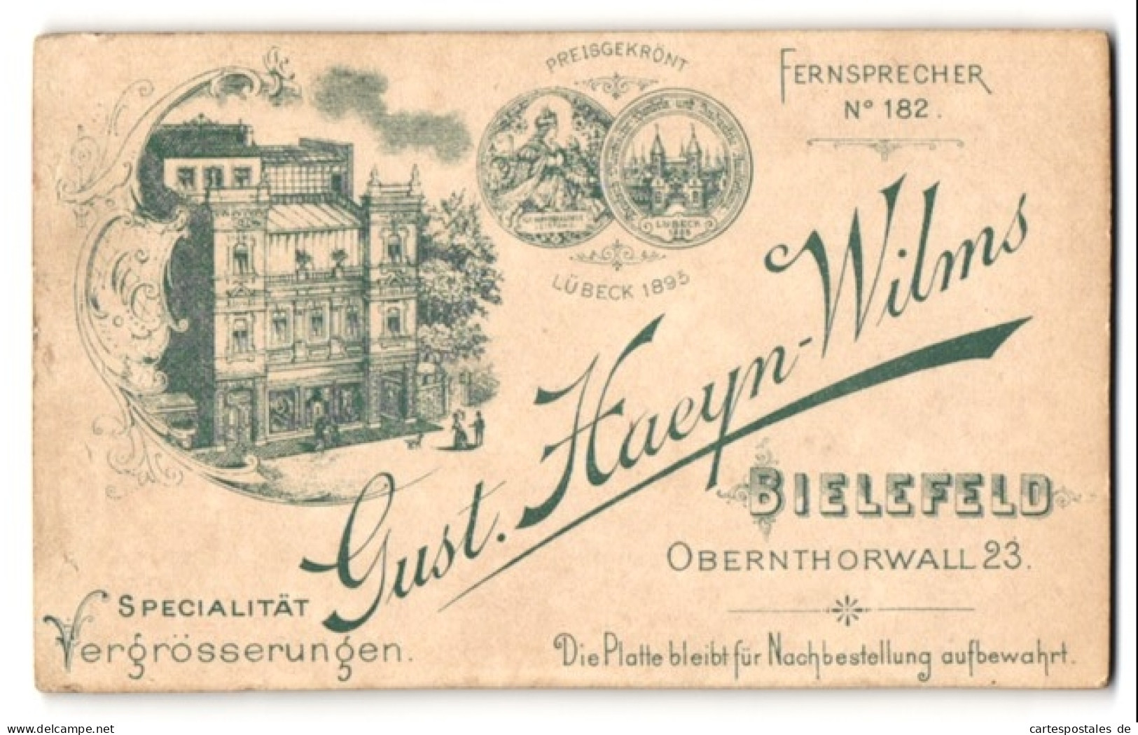 Fotografie Gust. Haeyn-Wilms, Bielefeld, Obernthorwall 23, Das Ateliersgeäude In Der Aussenansicht  - Anonieme Personen