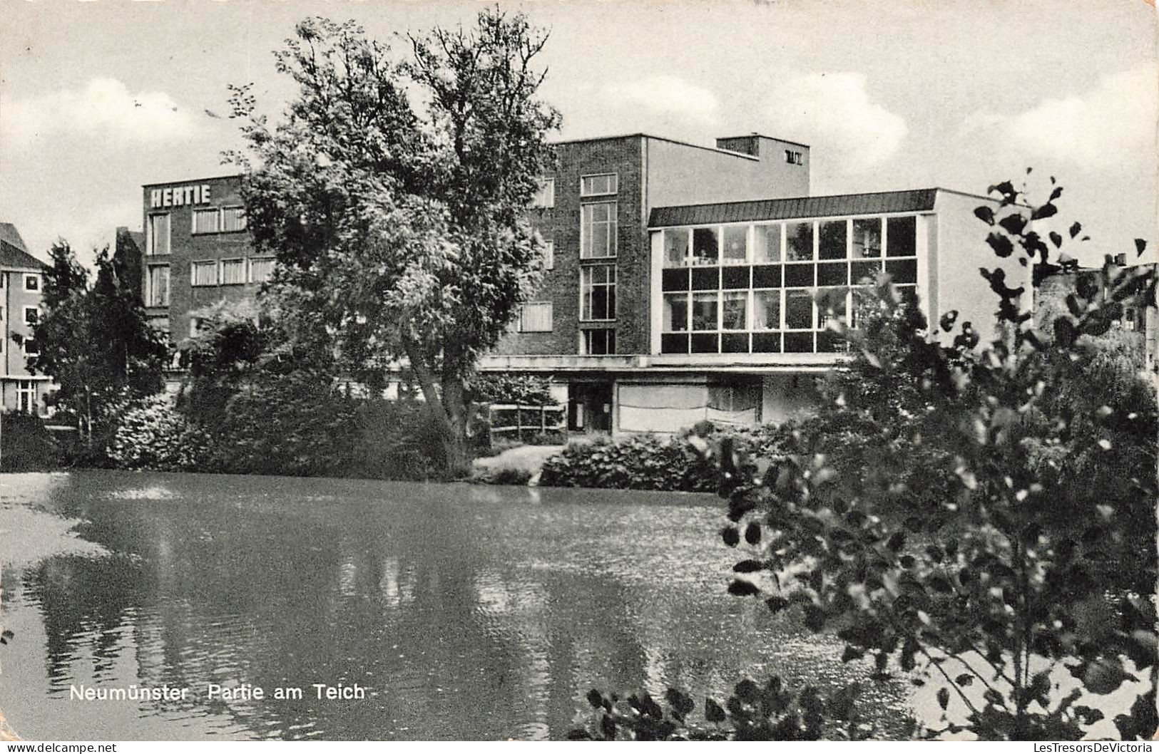 ALLEMAGNE - Neumunster Partie Am Teich - Vue Générale - De L'extérieure - Carte Postale - Neumuenster