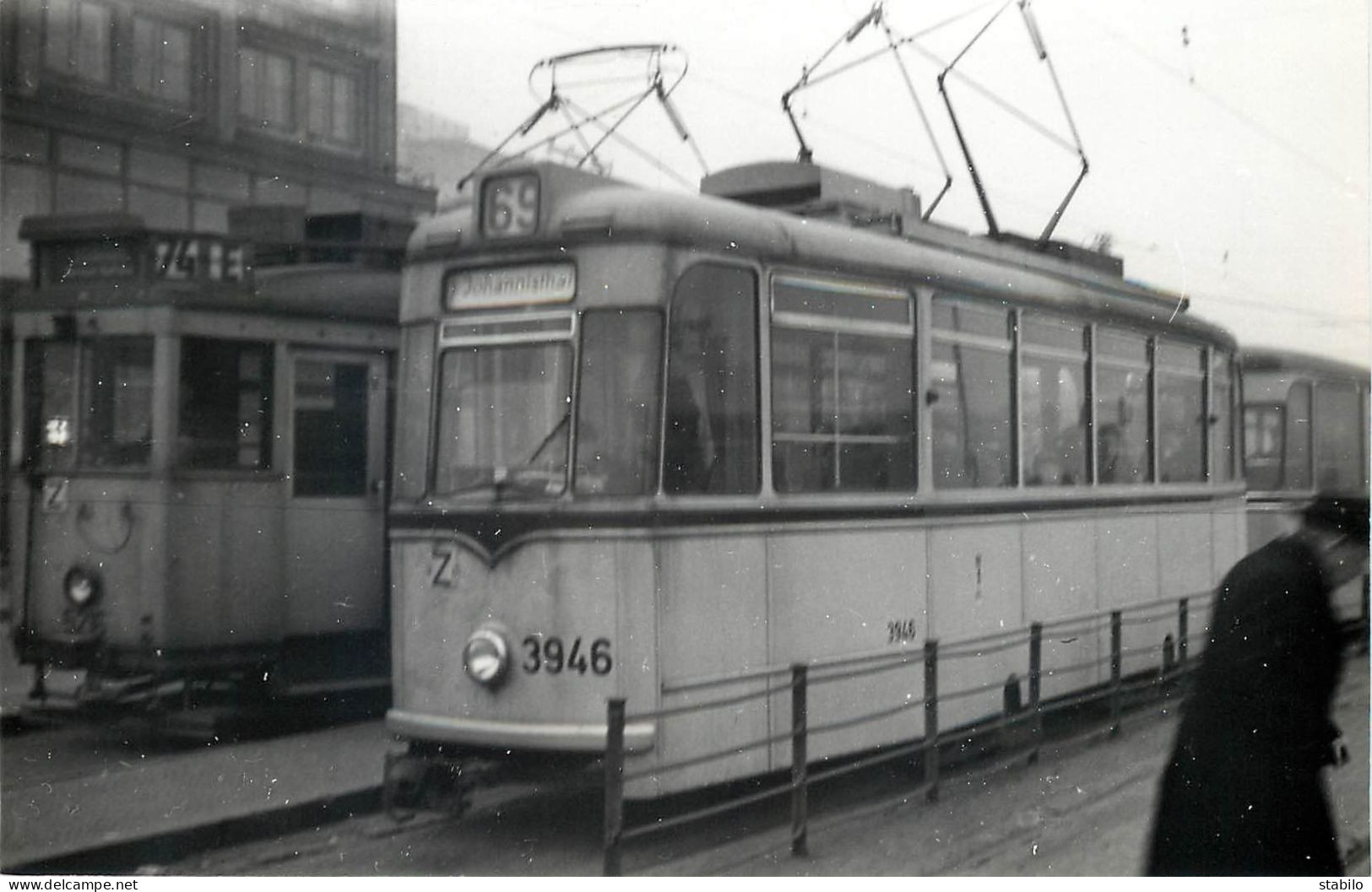 TRAMWAY - ALLEMAGNE - BERLIN MOTRICE 3946 LIGNE 69 - Trenes