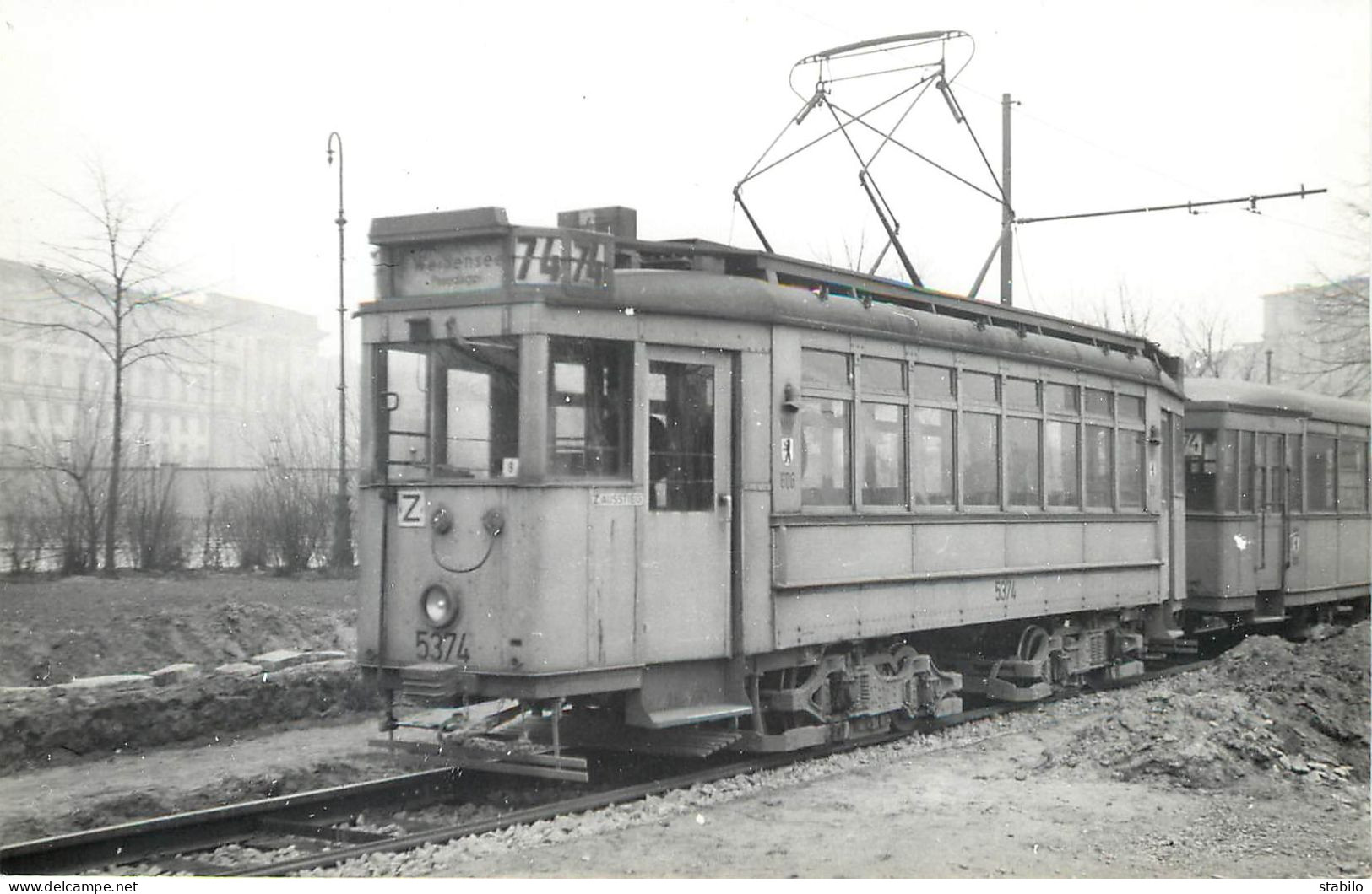 TRAMWAY - ALLEMAGNE - BERLIN MOTRICE 5374 LIGNE 74 - Trenes