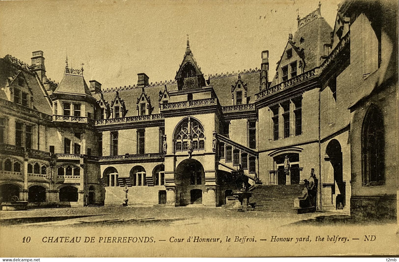CPA (Oise) Château De PIERREFONDS - Cour D'Honneur, Le Beffroi (n° 10) - Pierrefonds