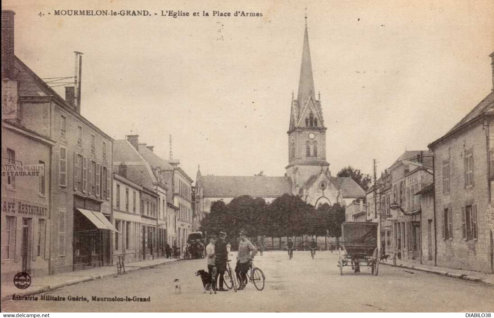 MOURMELON-LE-GRAND  ( MARNE )    L ' EGLISE ET LA PLACE  D ' ARMES - Mourmelon Le Grand