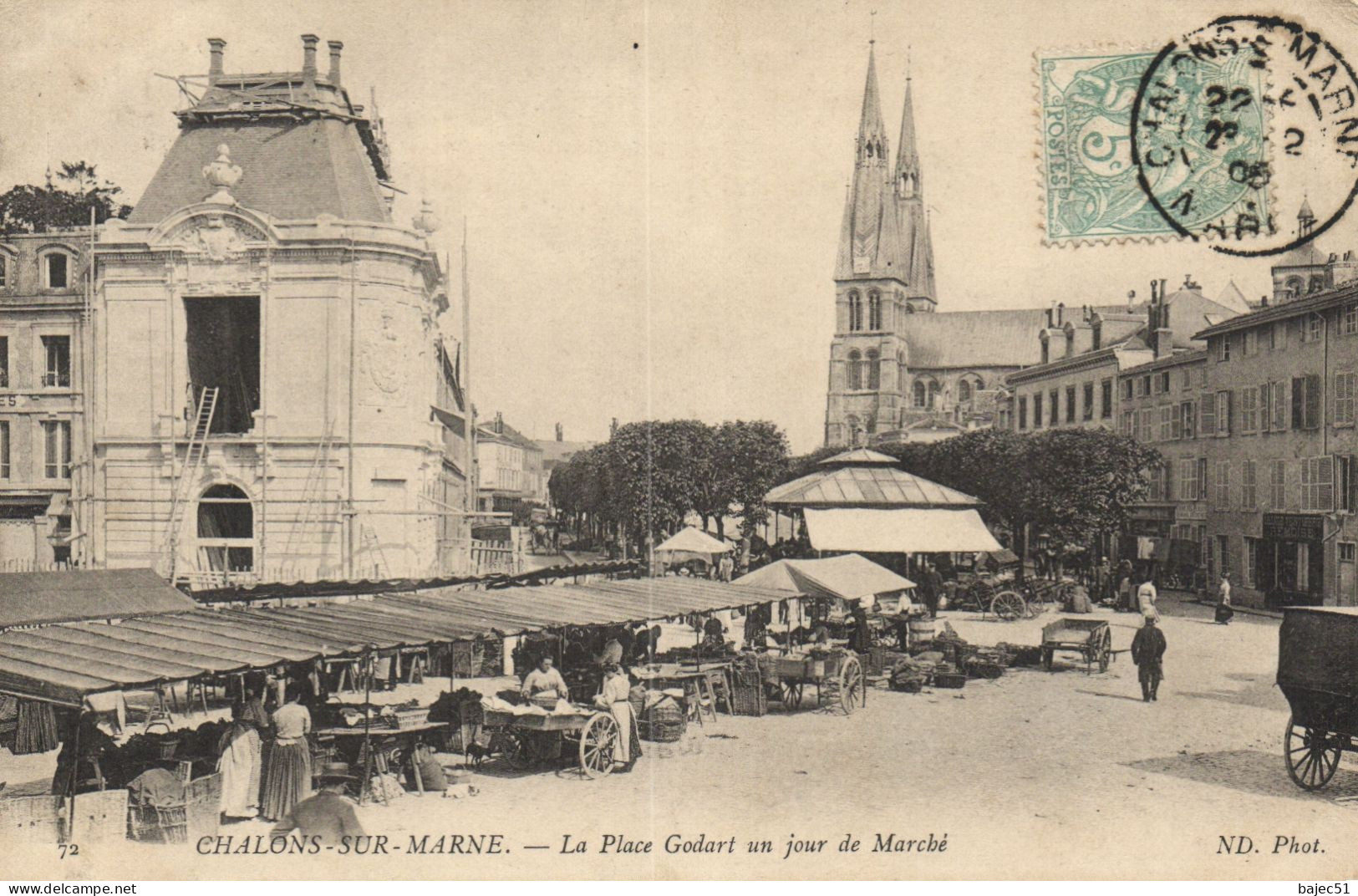 Châlons Sur Marne - La Place Godart Un Jour De Marché - Châlons-sur-Marne