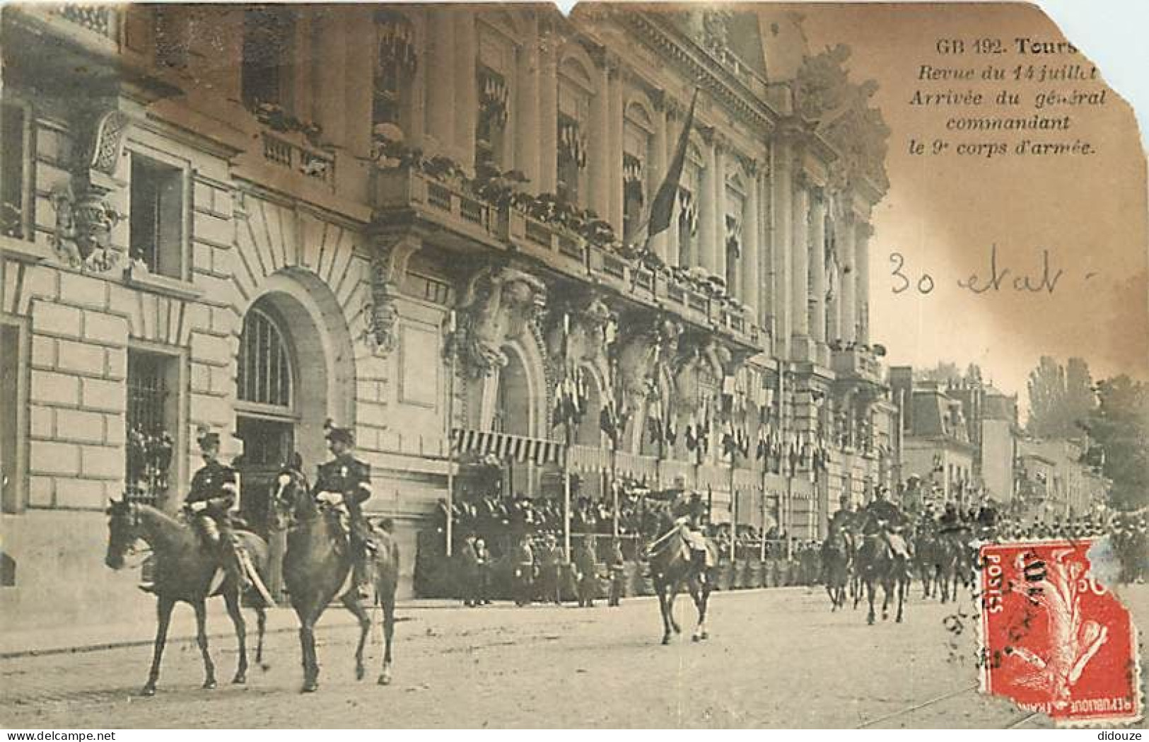 37 - Tours - Revue Du 14 Juillet - Arrivée Du Général Commandant Le 9e Corps D'armée - Animée - Chevaux - Etat Mauvais é - Tours