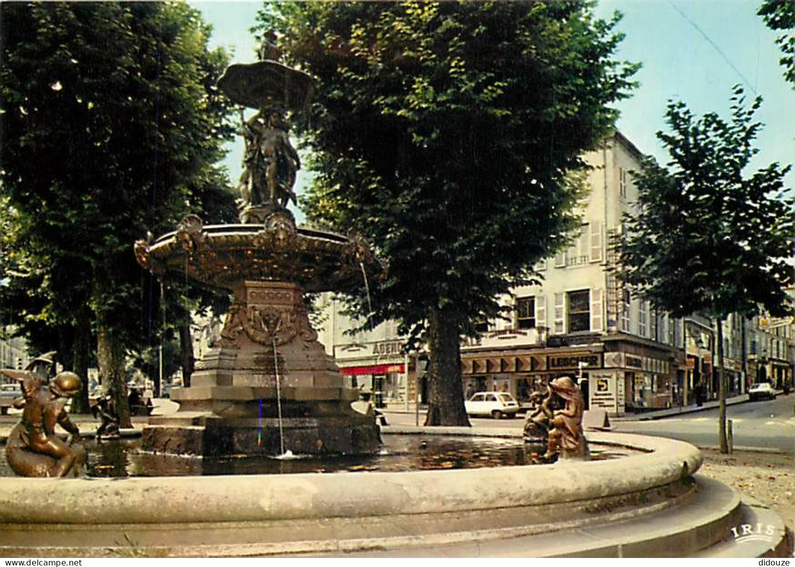 63 - Clermont Ferrand - La Fontaine De La Place Delille - Automobiles - CPM - Carte Neuve - Voir Scans Recto-Verso - Clermont Ferrand