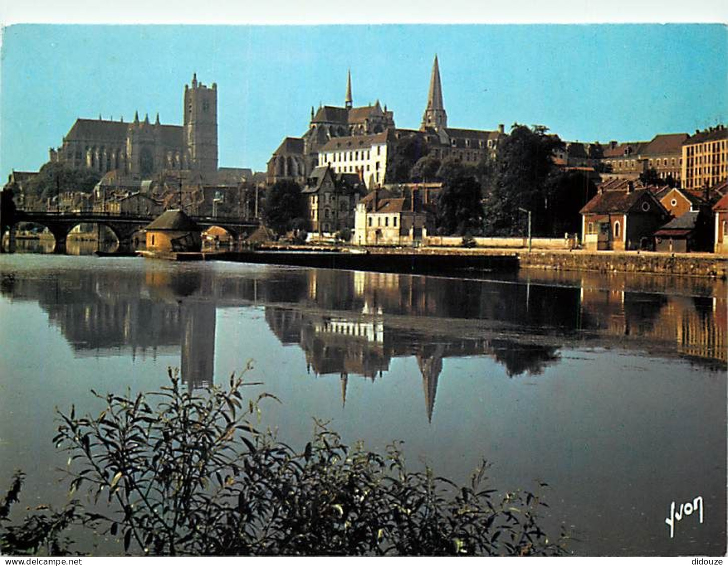 89 - Auxerre - La Cathédrale  Vue Des Bords De L'Yonne - Flamme Postale De Toucy - CPM - Voir Scans Recto-Verso - Auxerre