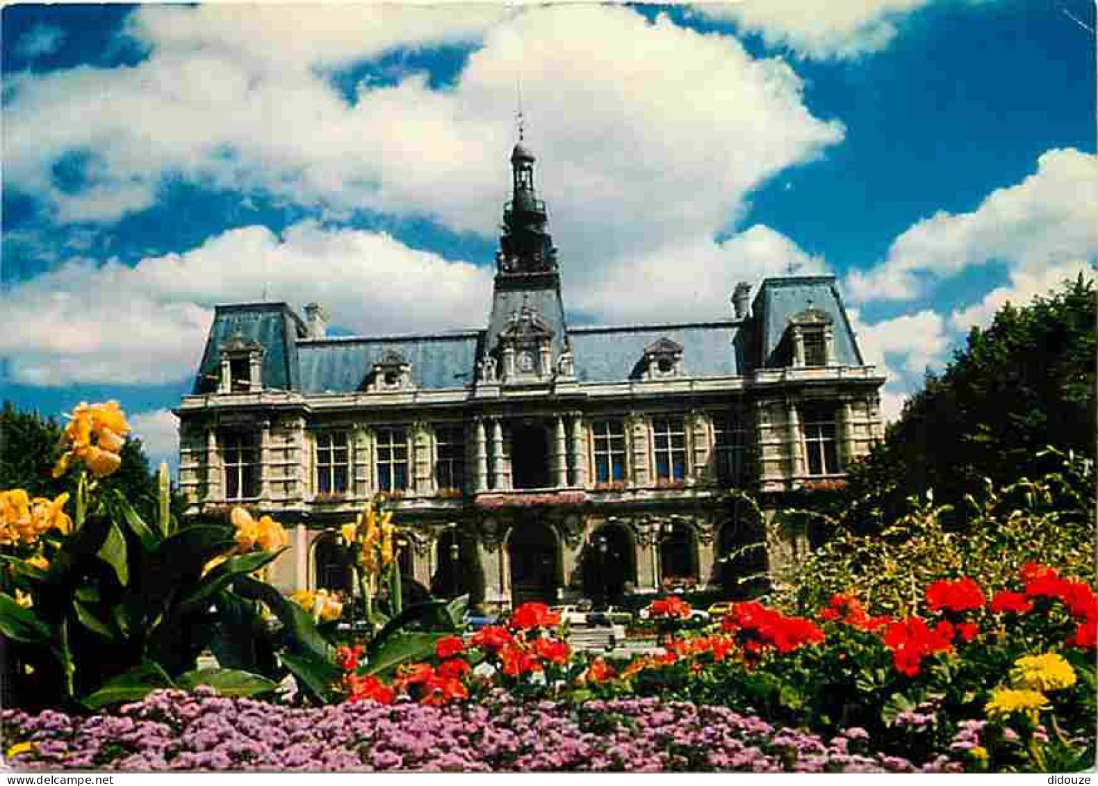 86 - Poitiers - L'Hotel De Ville - Fleurs - CPM - Voir Scans Recto-Verso - Poitiers