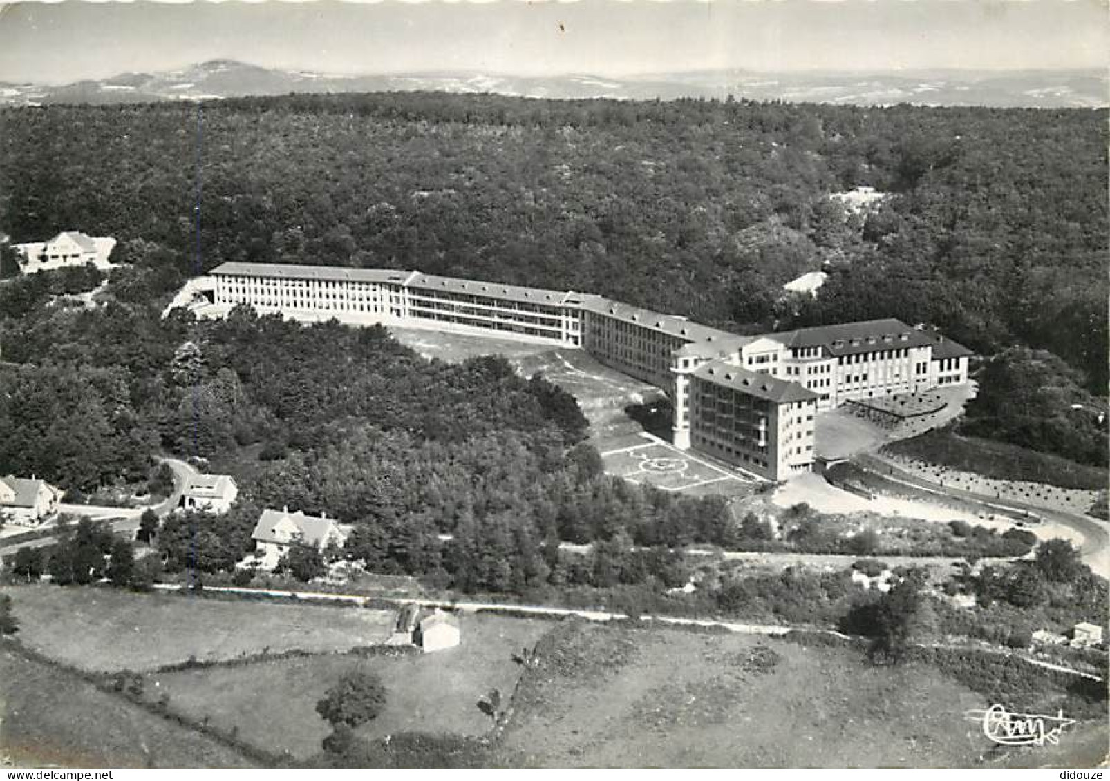 71 - Bergesserin - Vue Aérienne Du Sanatorium - CPSM Grand Format - Carte Neuve - CPM - Voir Scans Recto-Verso - Sonstige & Ohne Zuordnung