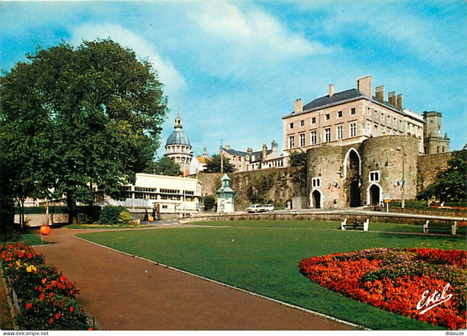 62 - Boulogne Sur Mer - La Porte Des Dunes. Au Centre Le Dôme De La Basilique - Fleurs - CPM - Voir Scans Recto-Verso - Boulogne Sur Mer