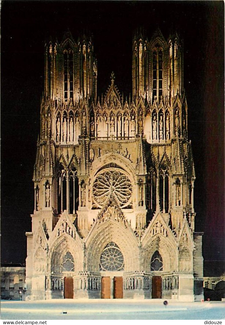 51 - Reims - Cathédrale Notre Dame - La Façade Ouest Illuminée - Vue De Nuit - CPM - Carte Neuve - Voir Scans Recto-Vers - Reims