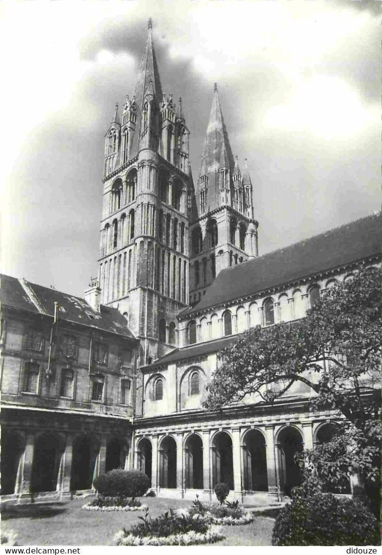 14 - Caen - Abbaye Aux Hommes - Eglise Saint-Etienne - Tours Vues Du Cloitre - Carte Dentelée - CPSM Grand Format - Cart - Caen