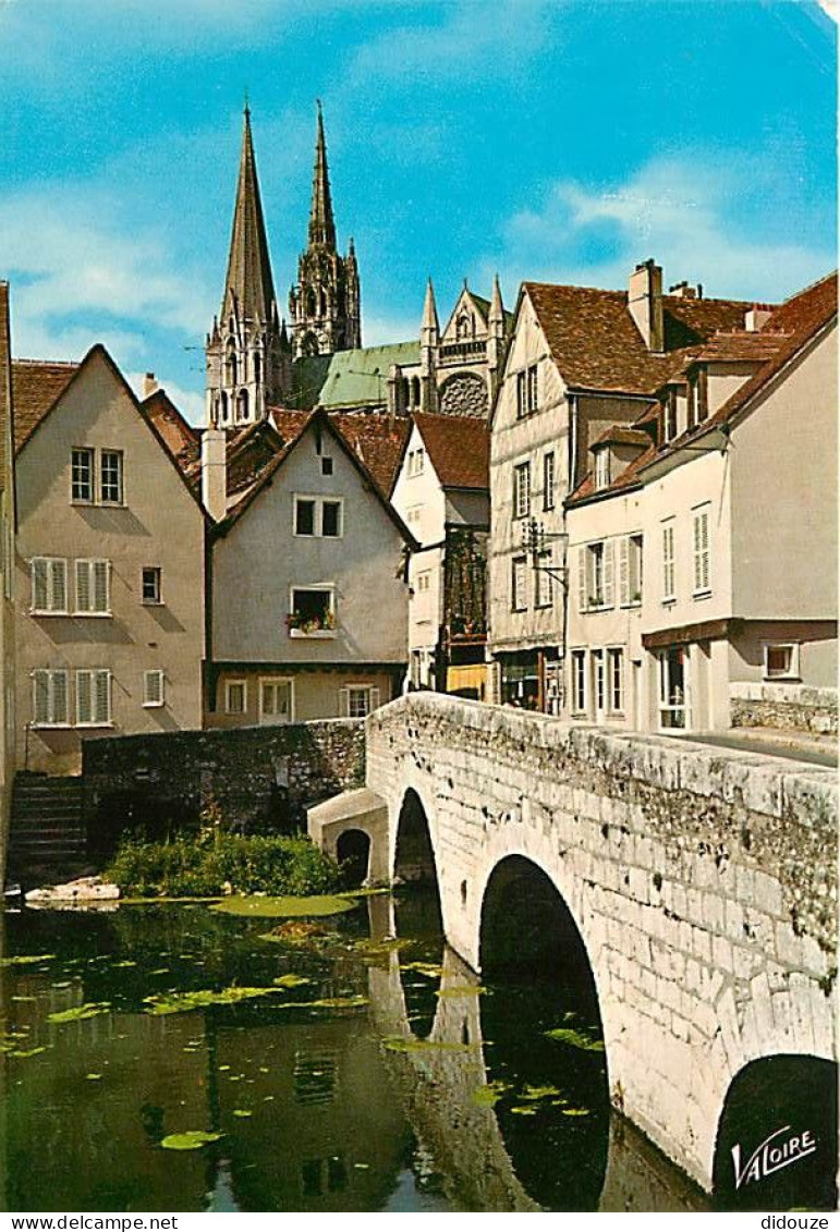 28 - Chartres - Dans La Vieille Ville: Les Bords De L'Eure Et Le Pont Bouju, Les Flèches De La Cathédrale - CPM - Etat L - Chartres