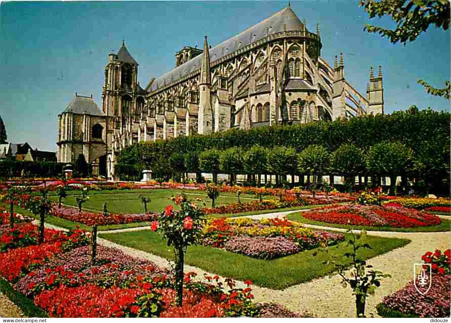 18 - Bourges - La Cathédrale Saint Etienne - Les Jardins De L'Evêché - Fleurs - Carte Neuve - CPM - Voir Scans Recto-Ver - Bourges