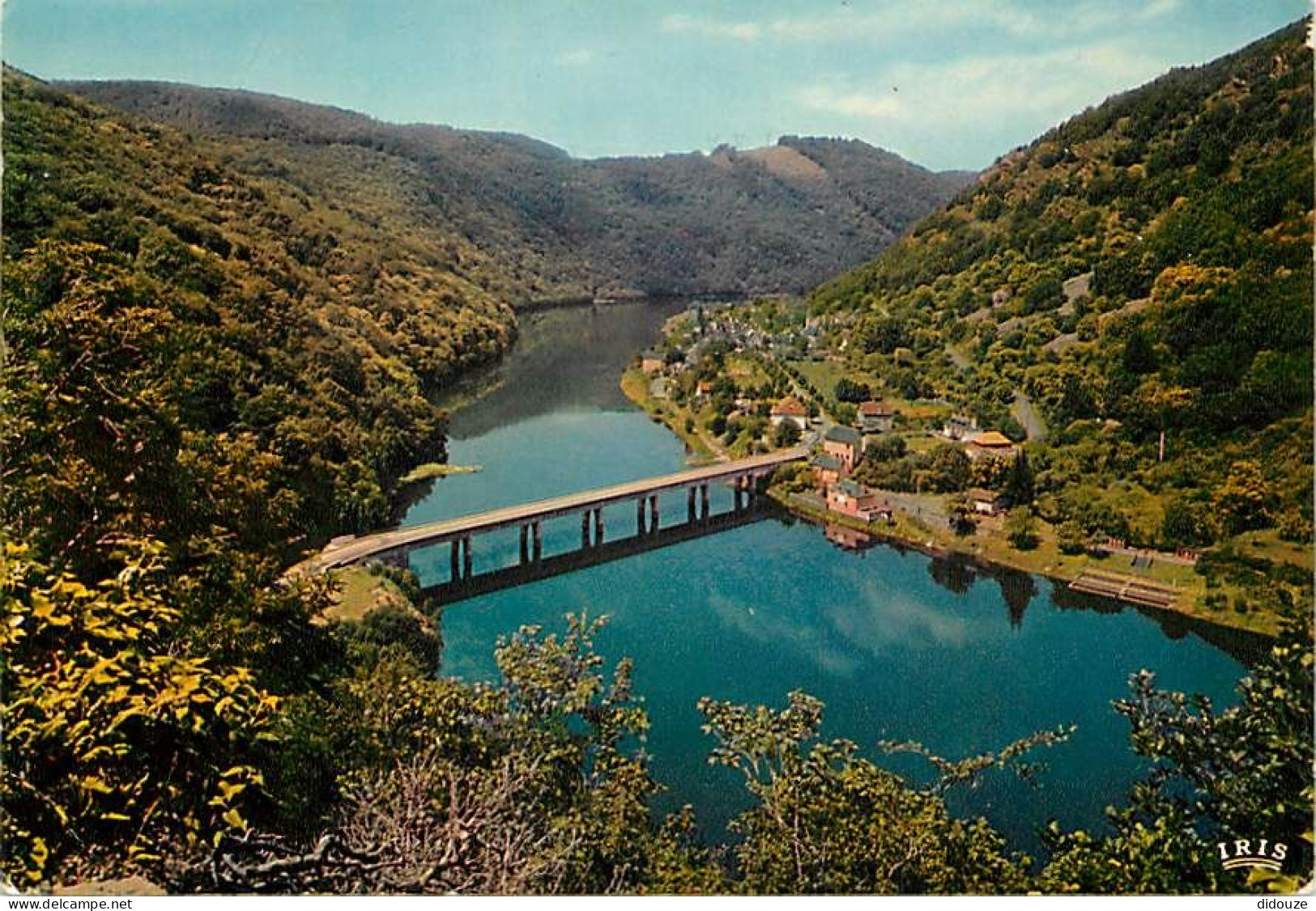 19 - Spontour - Dans Les Gorges De La Dordogne - Vue Générale De Spontour - CPM - Voir Scans Recto-Verso - Sonstige & Ohne Zuordnung