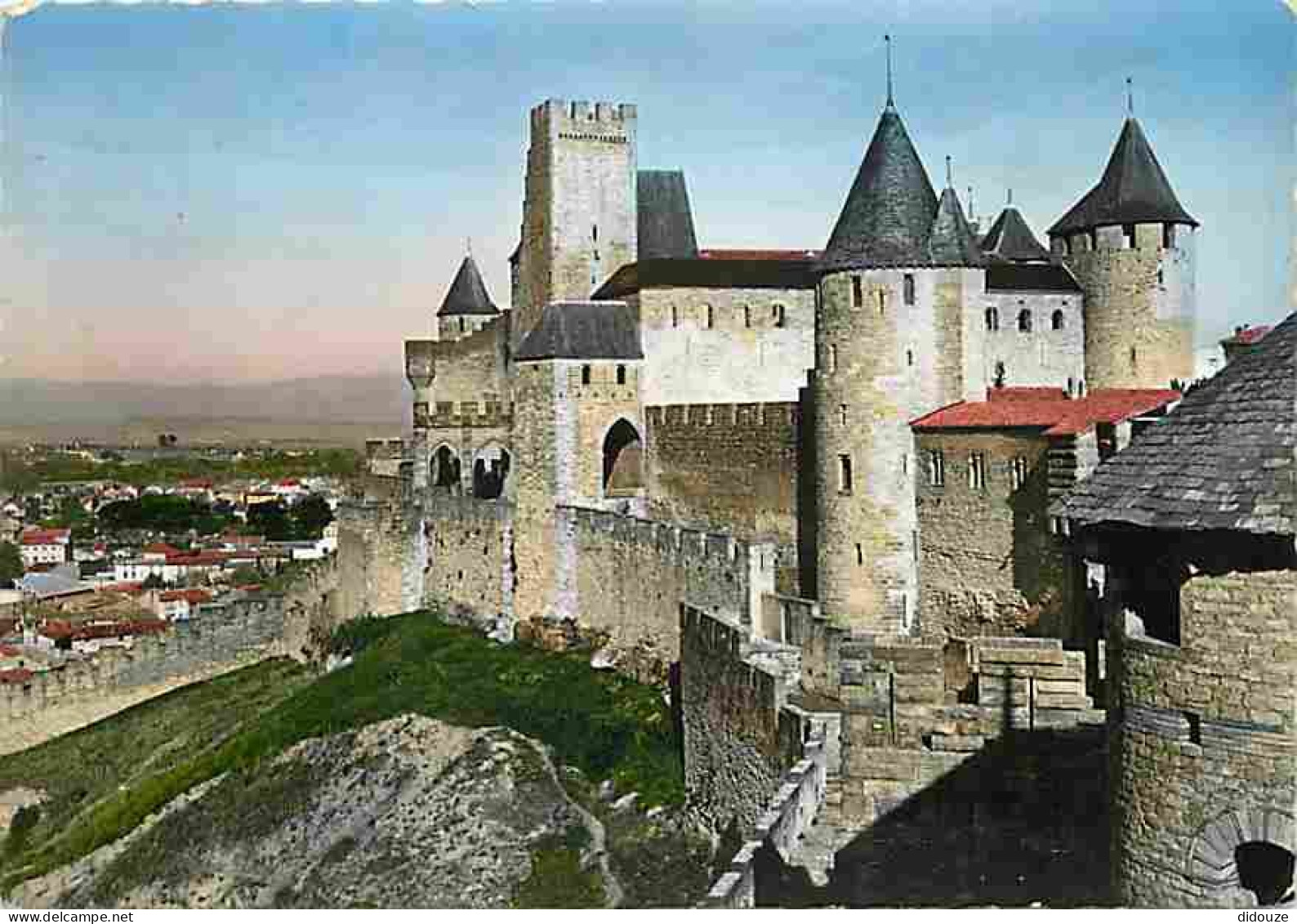 11 - Carcassonne - La Cité Médiévale - Le Château Comtal - Flamme Postale De Carcassonne - CPM - Voir Scans Recto-Verso - Carcassonne