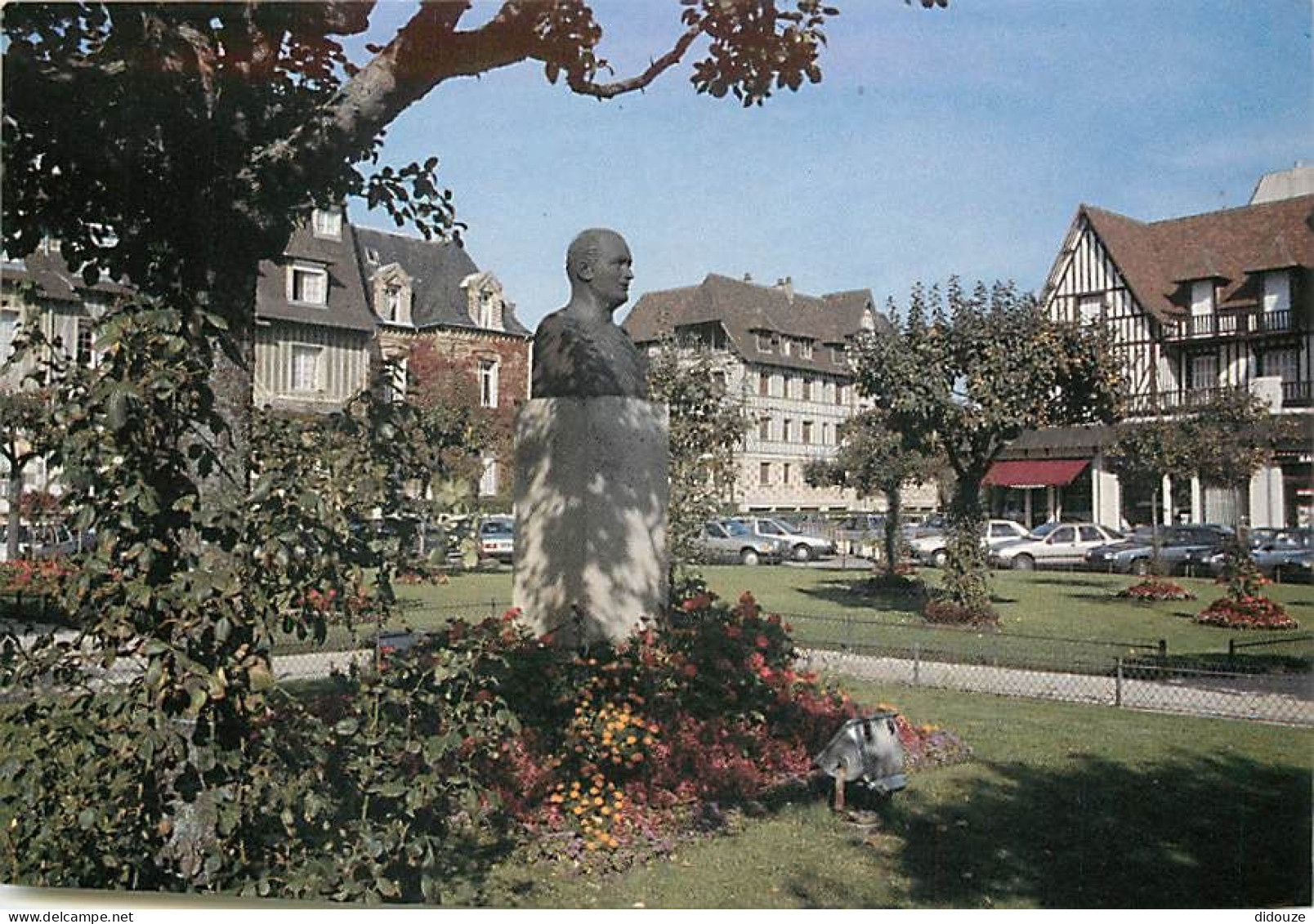 14 - Deauville - Jardins - Statue - Automobiles - Carte Neuve - CPM - Voir Scans Recto-Verso - Deauville