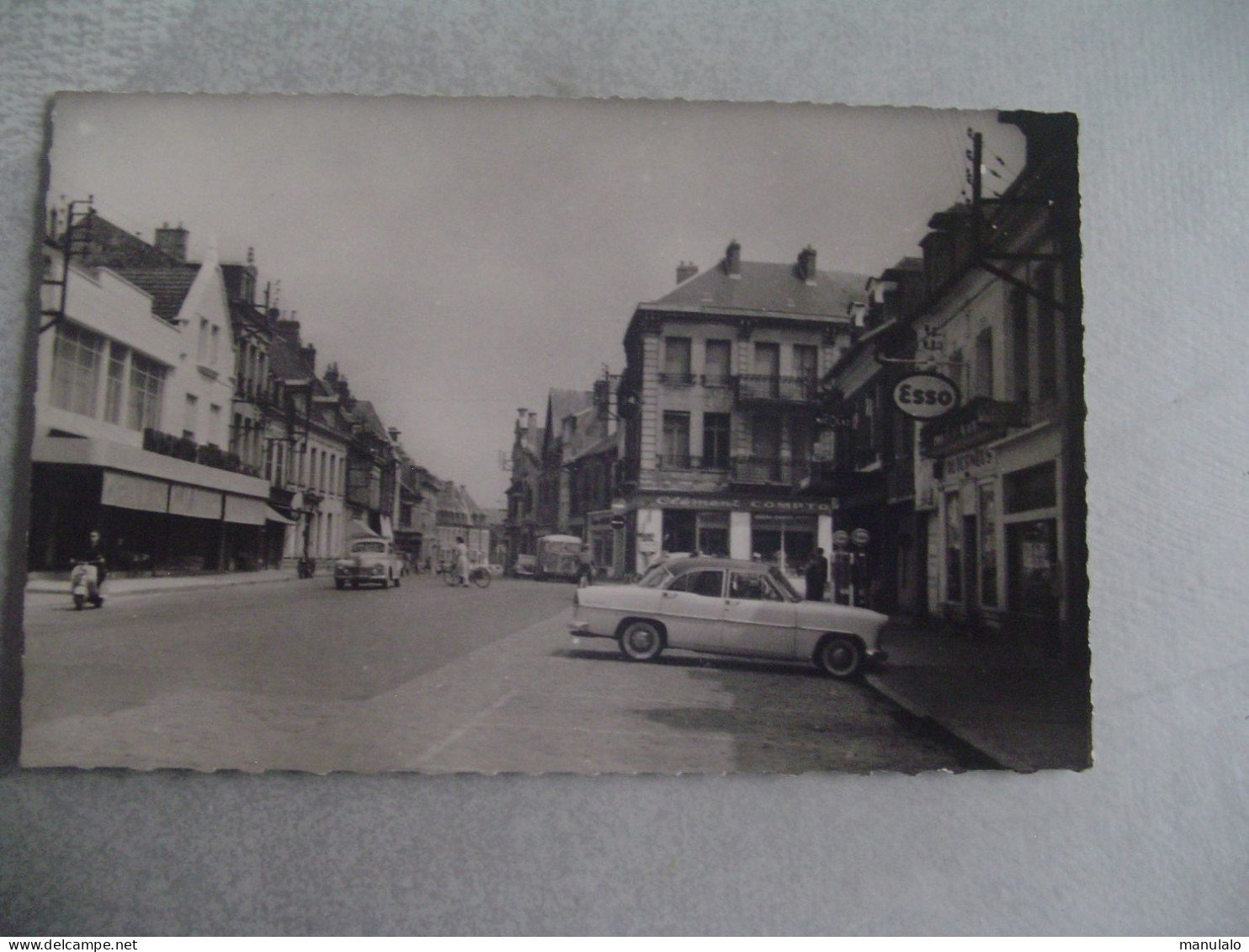 D 02 - La Fére - Place Paul Doumer - Esso - Andere & Zonder Classificatie