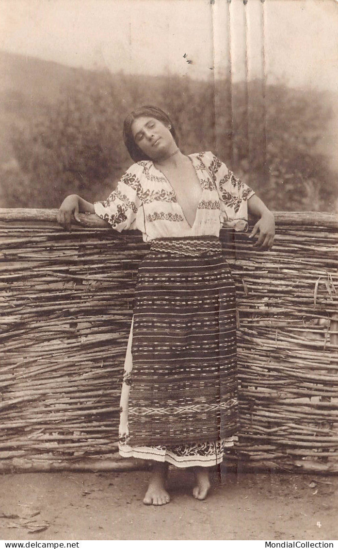 AGTP11-0816-ROUMANIE - BUCURESTI - FEMME Roumaine SEINS NUS - Romania