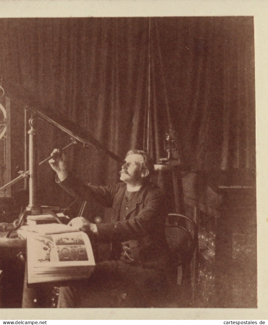 Fotografie Fr. Schütz, Ansicht Rostock, Astronom Mit Teleskop Und Mondatlas Im Phys. Institut Rostock 1890  - Beroepen