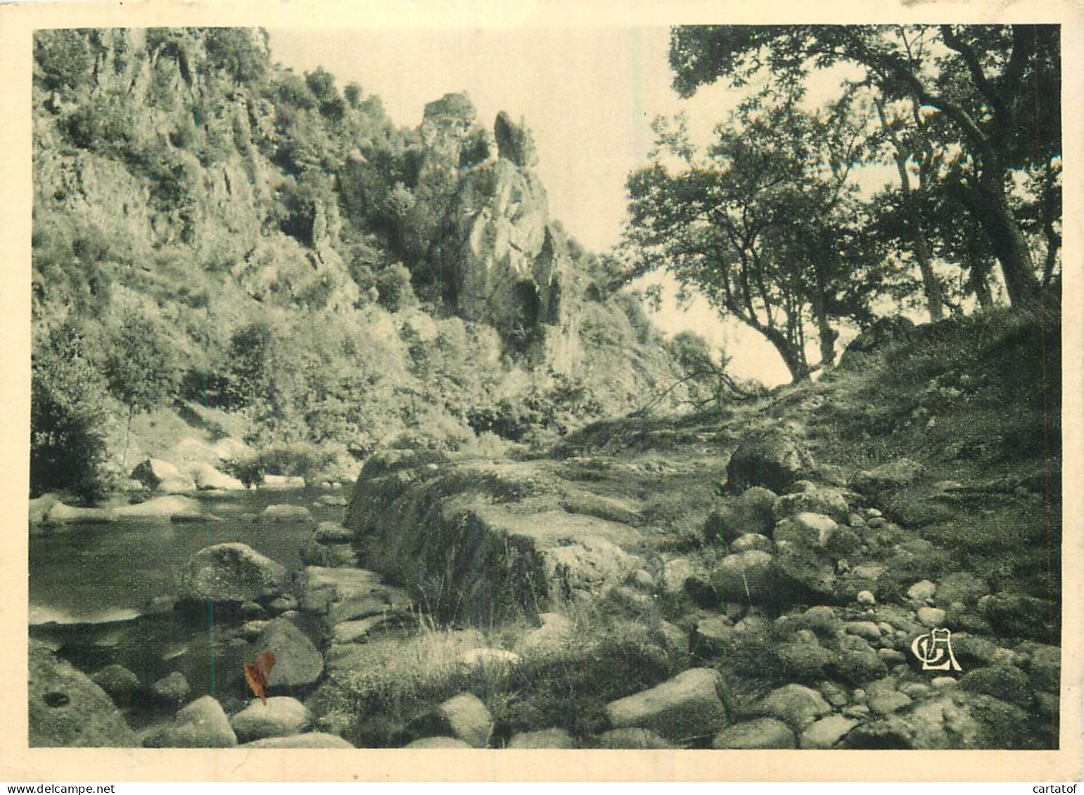 VALS LES BAINS .  Vallée De La BEZORGUES - Vals Les Bains