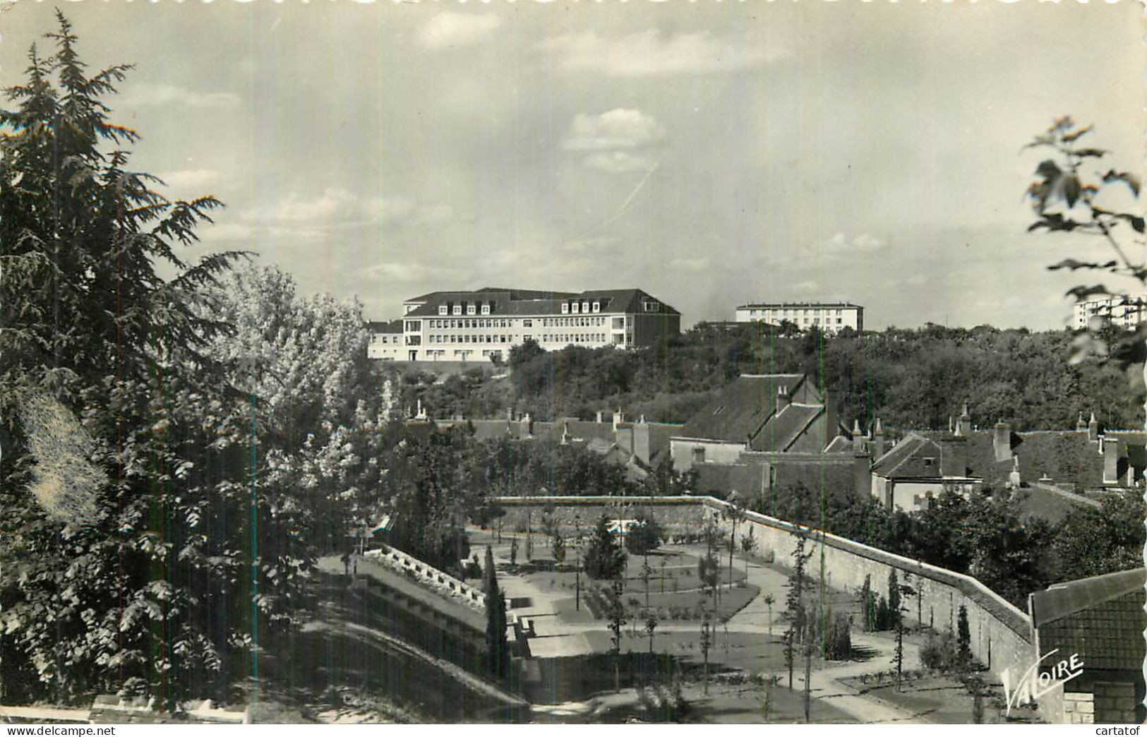 GIEN . Les Nouvelles Constructions . - Gien