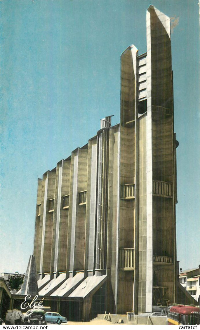 ROYAN . La Nouvelle Eglise - Royan