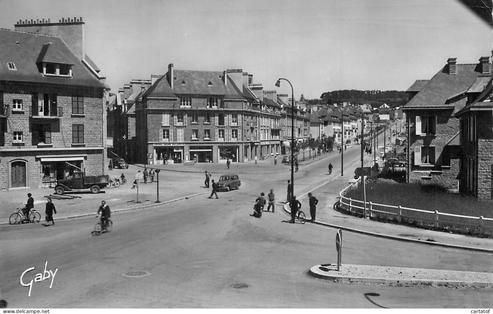 CONDE SUR NOIREAU . Carrefour De La Victoire . Avenue De Verdun - Altri & Non Classificati