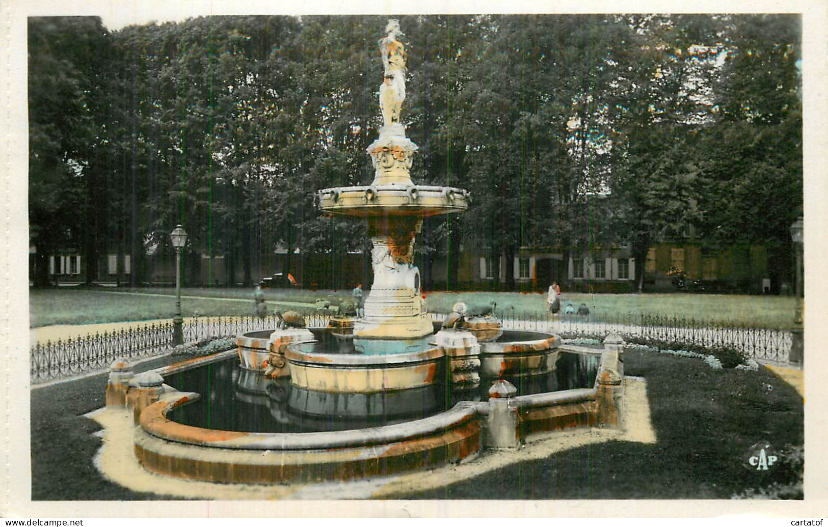 BAYEUX . La Fontaine . Place Du Château - Bayeux