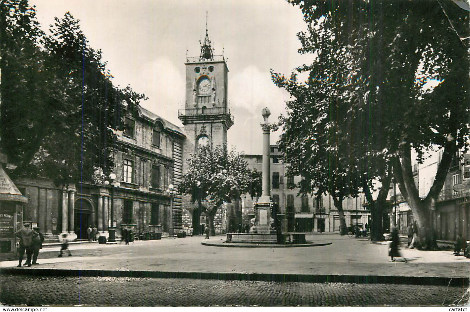 AIX EN PROVENCE . Place De L'Hôtel De Ville - Aix En Provence