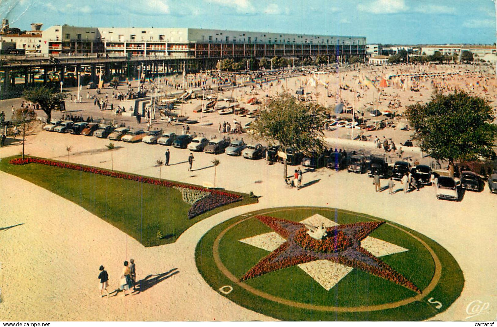 ROYAN . Les Jardins Du Casino Et La Plage - Royan