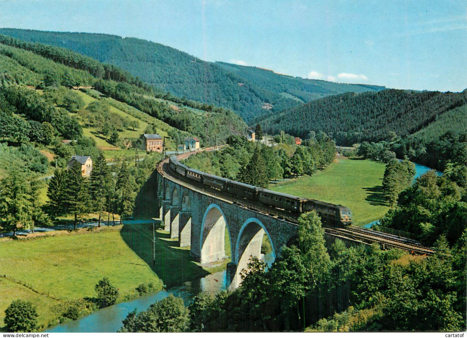 Train Sur Viaduc Dans La Vallée De L'Amblève . DAS TAL DER AMEL . - Materiaal