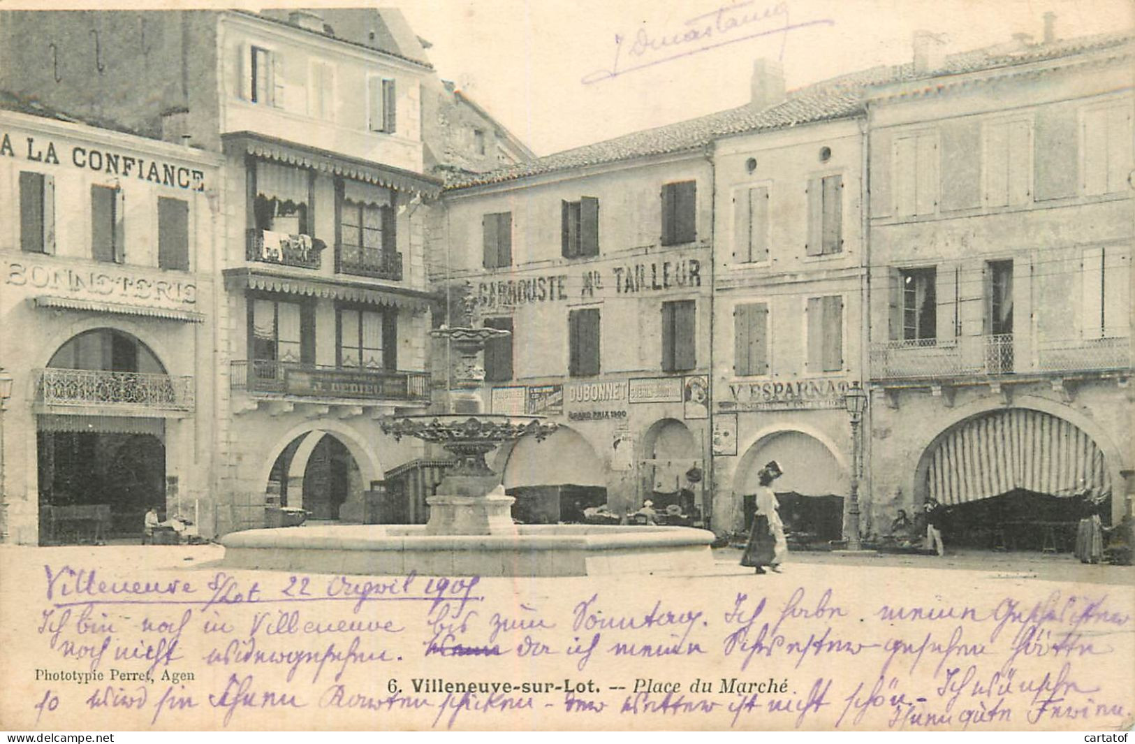 VILLENEUVE Sur LOT . Place Du Marché . - Villeneuve Sur Lot