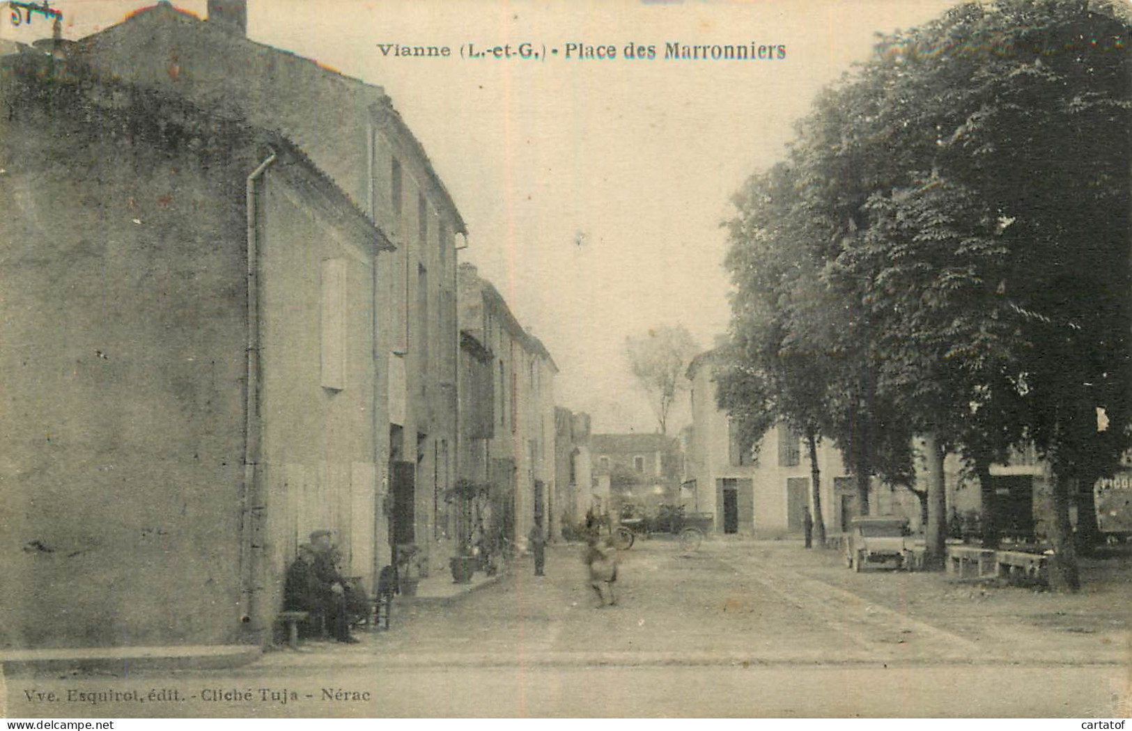 VIANNE . Place Des Marronniers .  CPA Animée . - Altri & Non Classificati