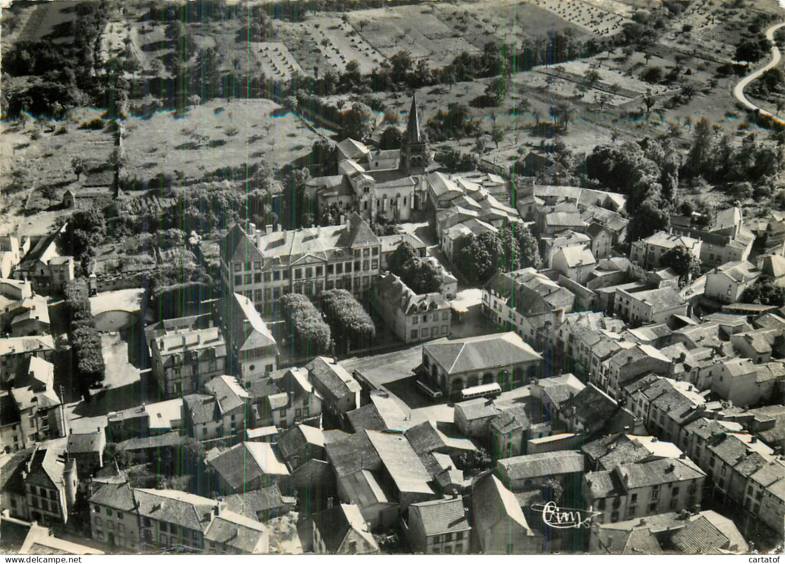 COMBRONDE . Vue Aérienne Sur La Place De La Gendarmerie … - Combronde