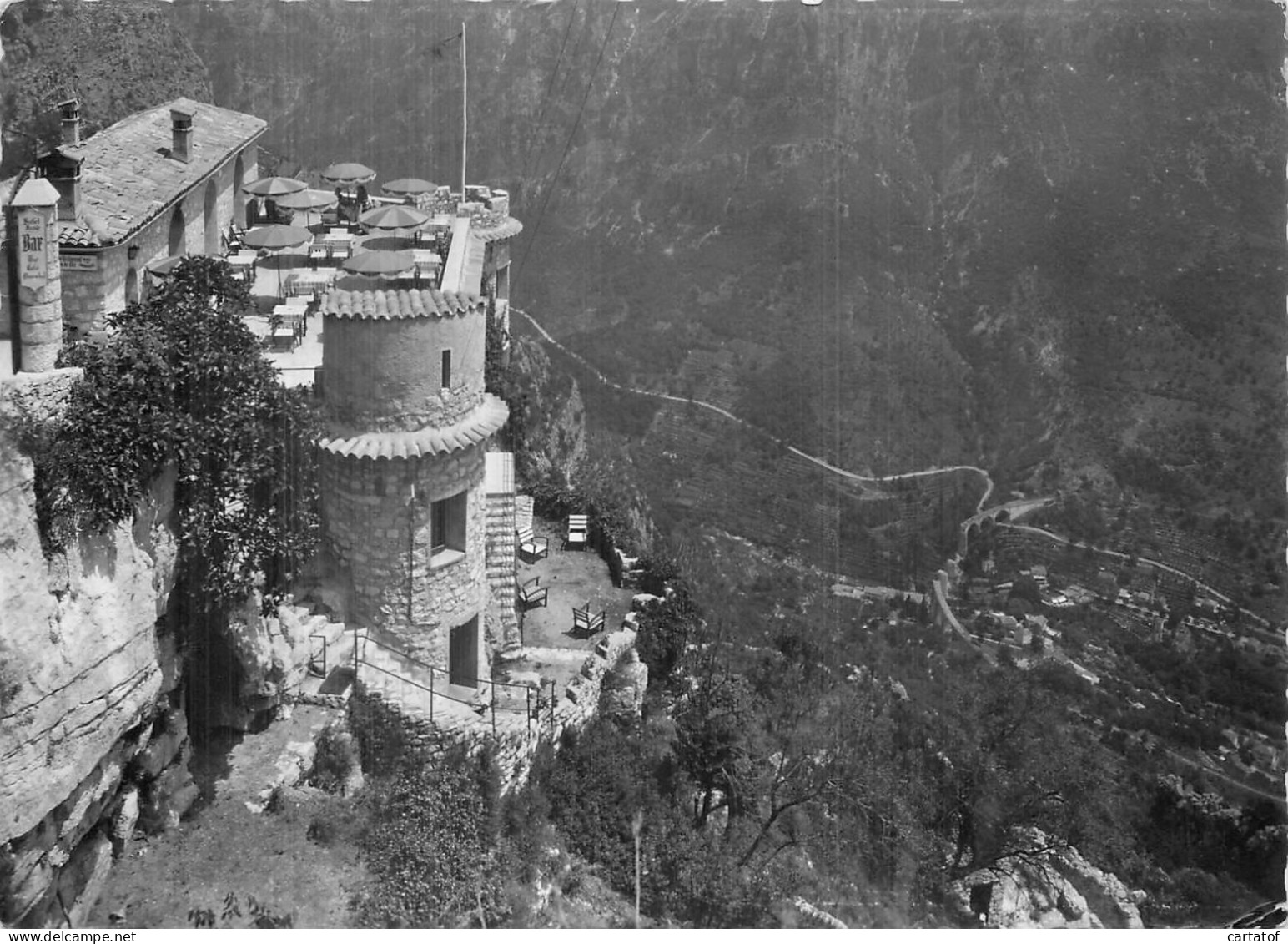 GOURDON . Le Vieux Château . Le Nid 'Aigle - Gourdon