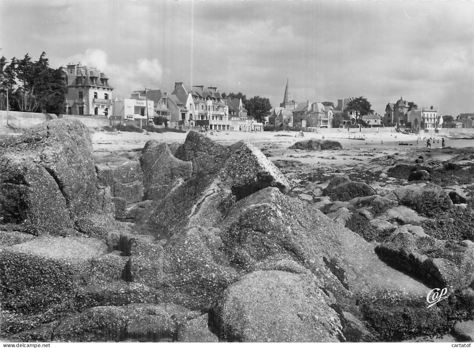 LARMOR PLAGE . Les Rochers Et La Plage - Larmor-Plage