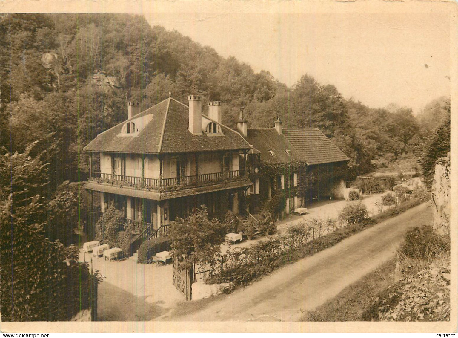 AVALLON . Hotellerie Du Moulin Des Ruats . Vallée Du Cousin . - Avallon