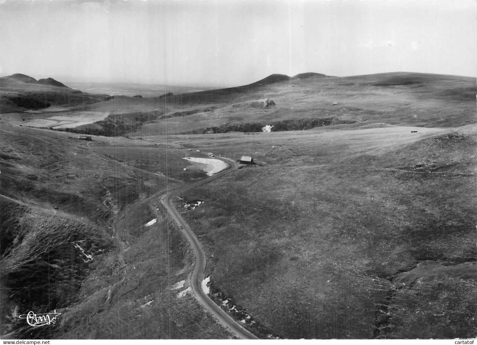 LAC CHAMBON . Vue Aérienne . Sommet Du Col De Dyane .  - Andere & Zonder Classificatie