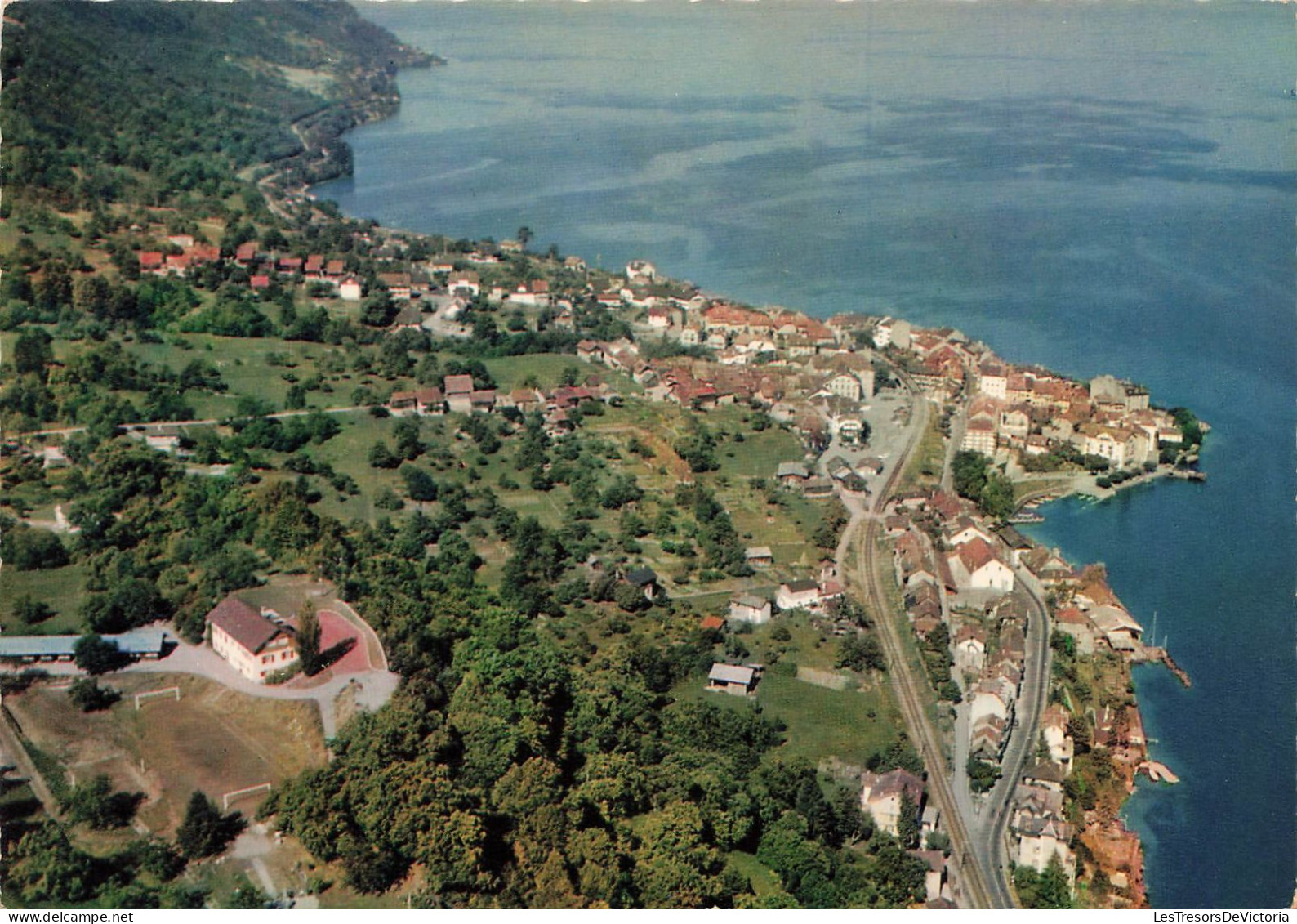 SUISSE - St Gingolph (Suisse) - Vue Générale Aérienne - Une Partie De La Ville - La Mer - Carte Postale - Saint-Gingolph